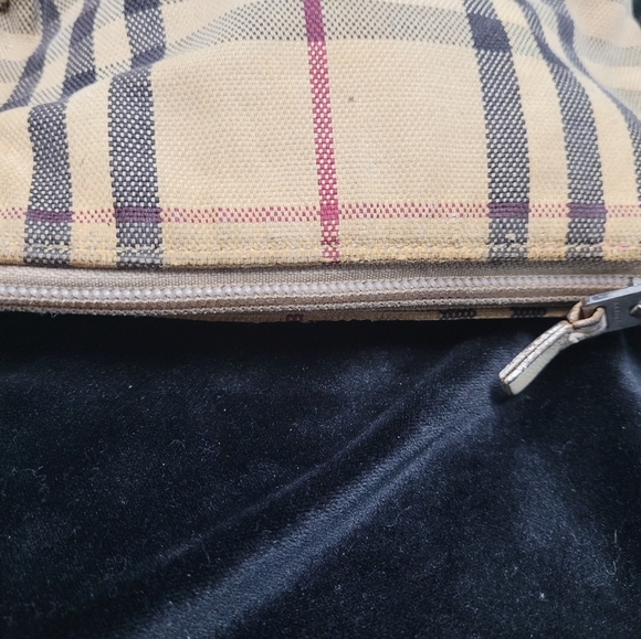 100% Authentic Burberry Nova Check Pouchette - Picture 2 of 3